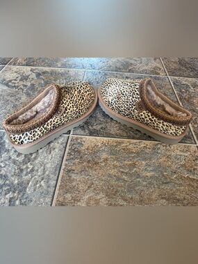 UGG Speckles Tasman Slip-On Slippers- Tan, Women’s Size 5